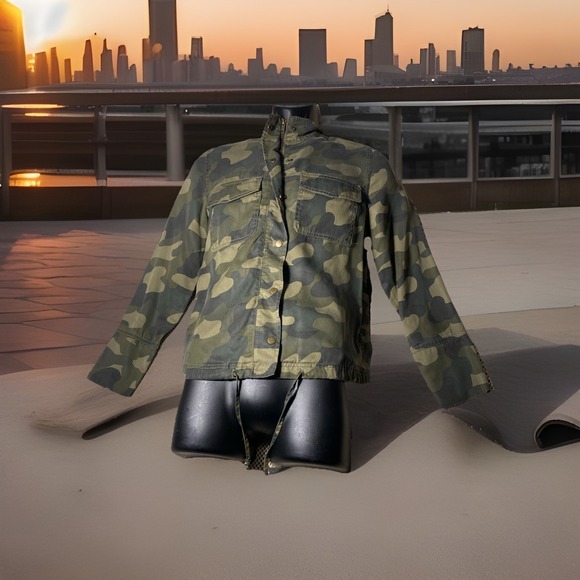 C&C California Jackets & Blazers - C&C California Women's Army Camo Mock Neck‎ Full Zip Lyocell Utility Jacket XS